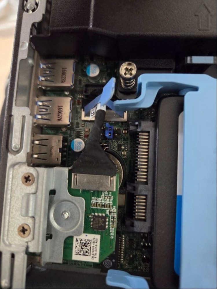 さすがDELL、作りはいいと思います。正規ライセンスなら。