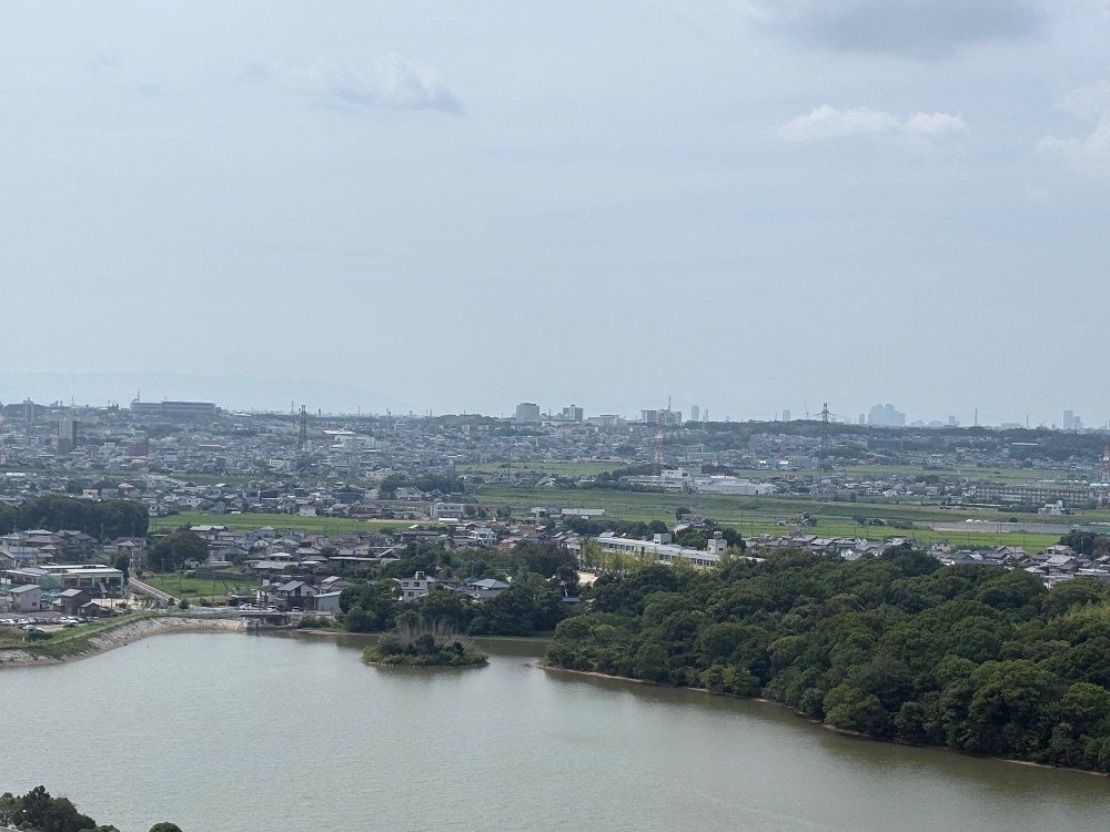 写真中央の建物が名鉄名古屋駅