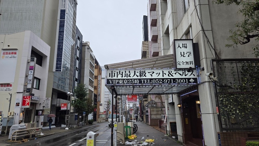 ゴミ拾いのおじさんがいました。雇用が生まれているならポイ捨てしてもそれはそれで良いのか...?（絶対ダメ）