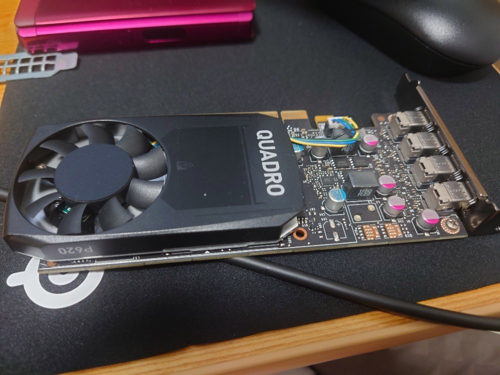 Quadro P620。パソコン工房で動作未確認として3000円で購入。ミニDPなのがクソ