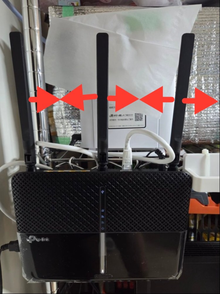 Wi-Fiの電波はアンテナの横方向に飛びます。先っちょからは飛びません。