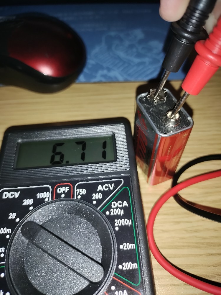 壊れたテスターの電池