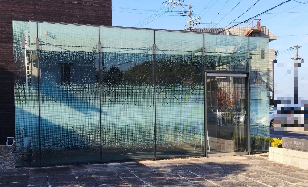 外観，ちなみに奥行きが結構あるので見た目以上に展示は結構多いです。