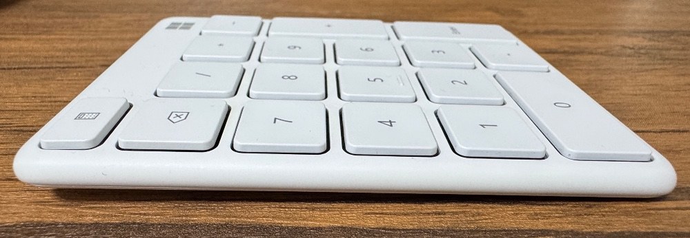 置いたとき。傾斜が少ない。