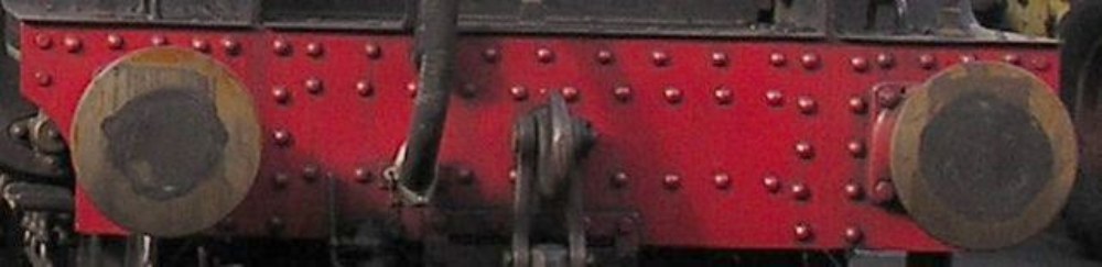 ウィキペディアの「リベット」の画像　リベットで台枠を組み立てた蒸気機関車の端梁Photo by User Duncharris on en.wikipedia / https://commons.wikimedia.org/wiki/File:Riveted_buffer_beam.jpg / CC BY-SA 3.0(権利の表示はこれで大丈夫かな…)