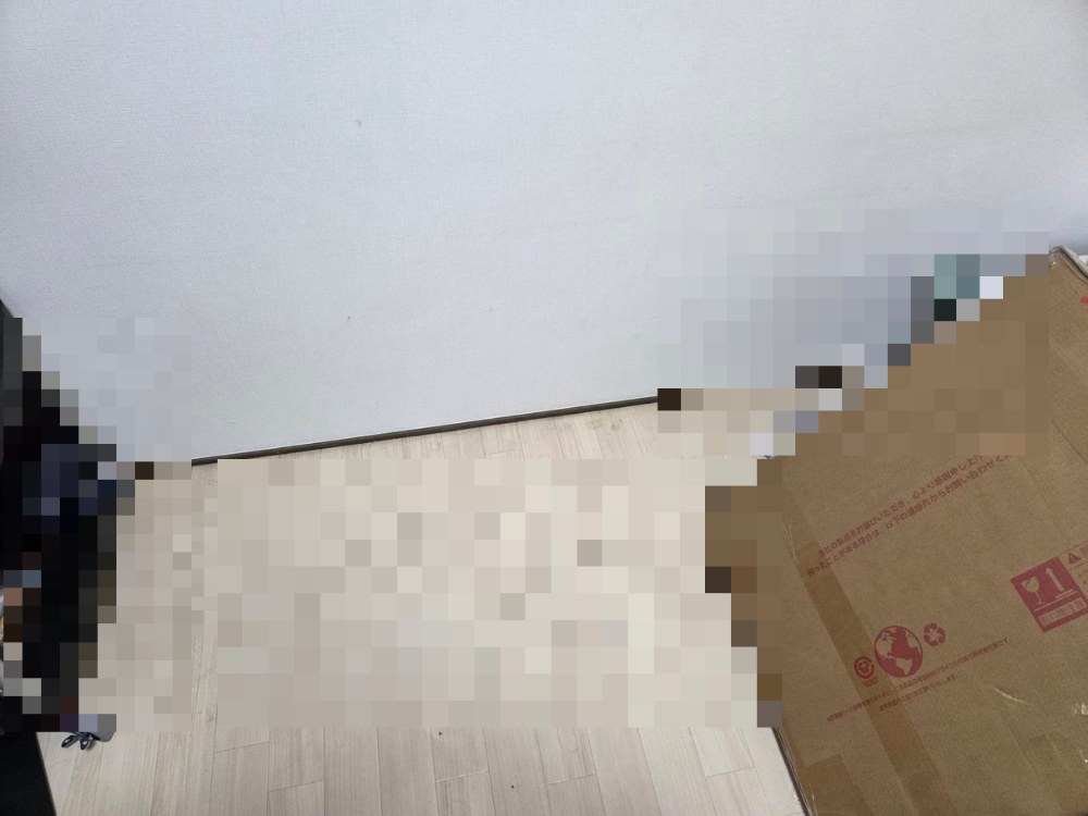 前の女PCデスクを撤去し、たくさんのブツを退避させて十分な作業場を作りました。