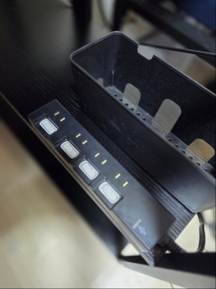 なんでも動かずに手が届くところに設置。