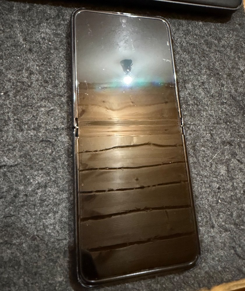 Galaxy Z Flip 5 にて