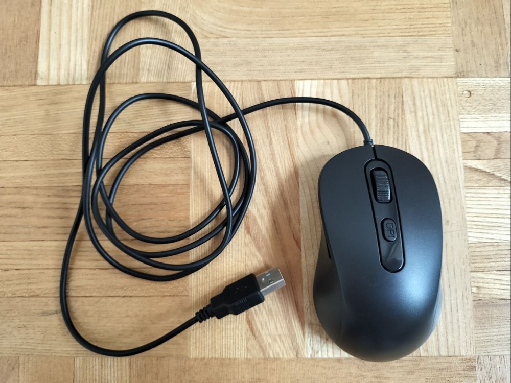 USB-A。バッテリーの管理不要がうれしいです。