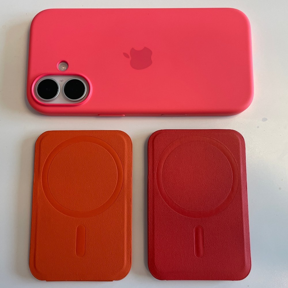 iPhone17の純正ケースとは色が合わない