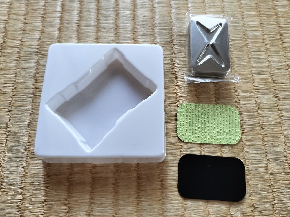 箱から出したところ。説明書はありませんでした。