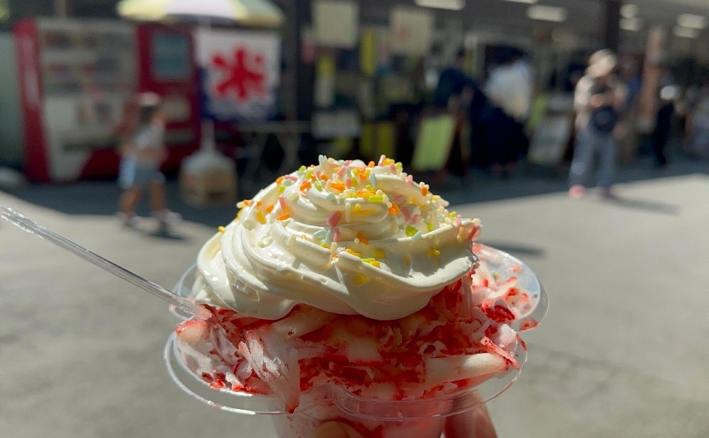 凍らせたいちごけずったのにクリーム
