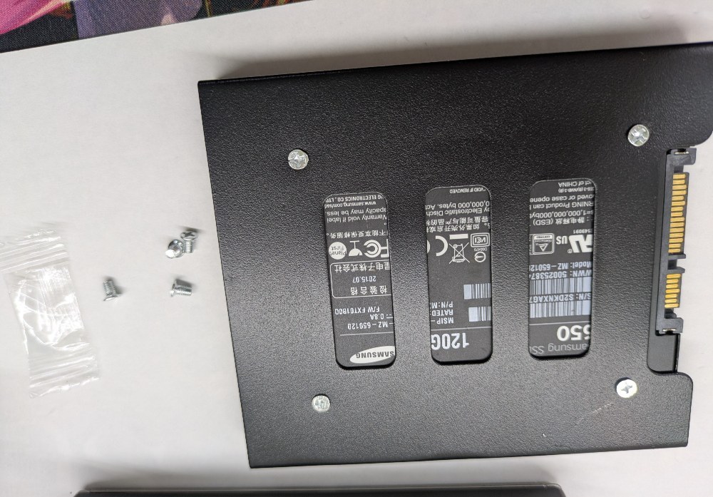 因みに、ネジは普通だったよ(でも、何故かネジが余るのだが?)