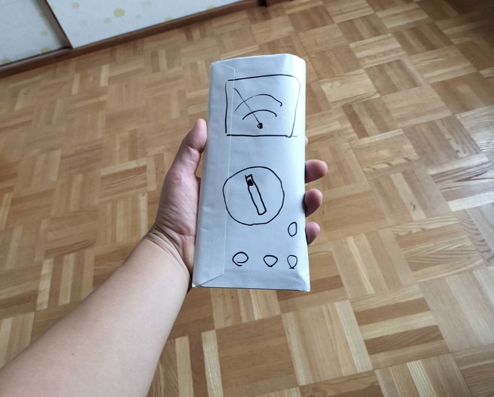 普通のテスタ(回路計)のサイズイメージ。(封筒です)