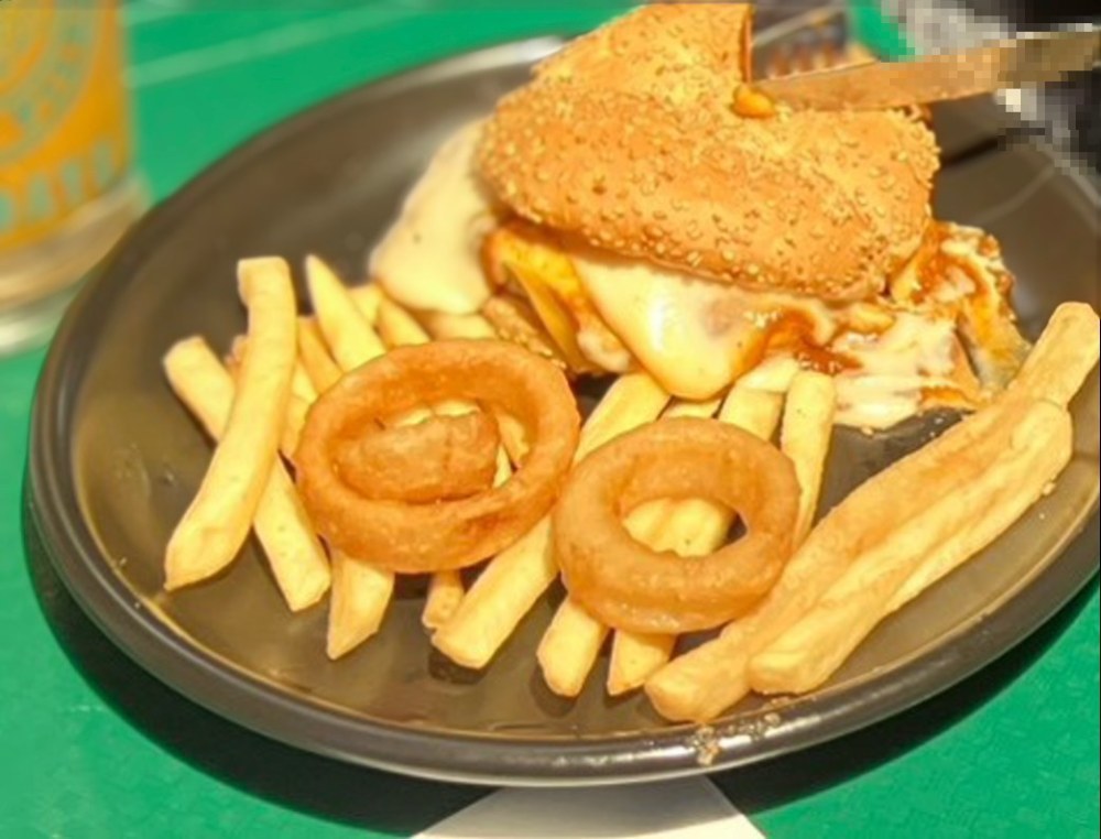 函館スノーバーガー,写真からの切り抜きだから画質悪い