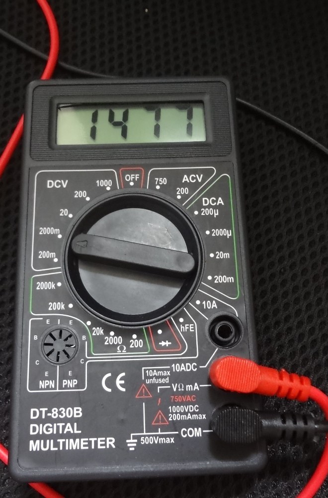 DC 2000mVレンジで新品の1.5V電池を測ってみた