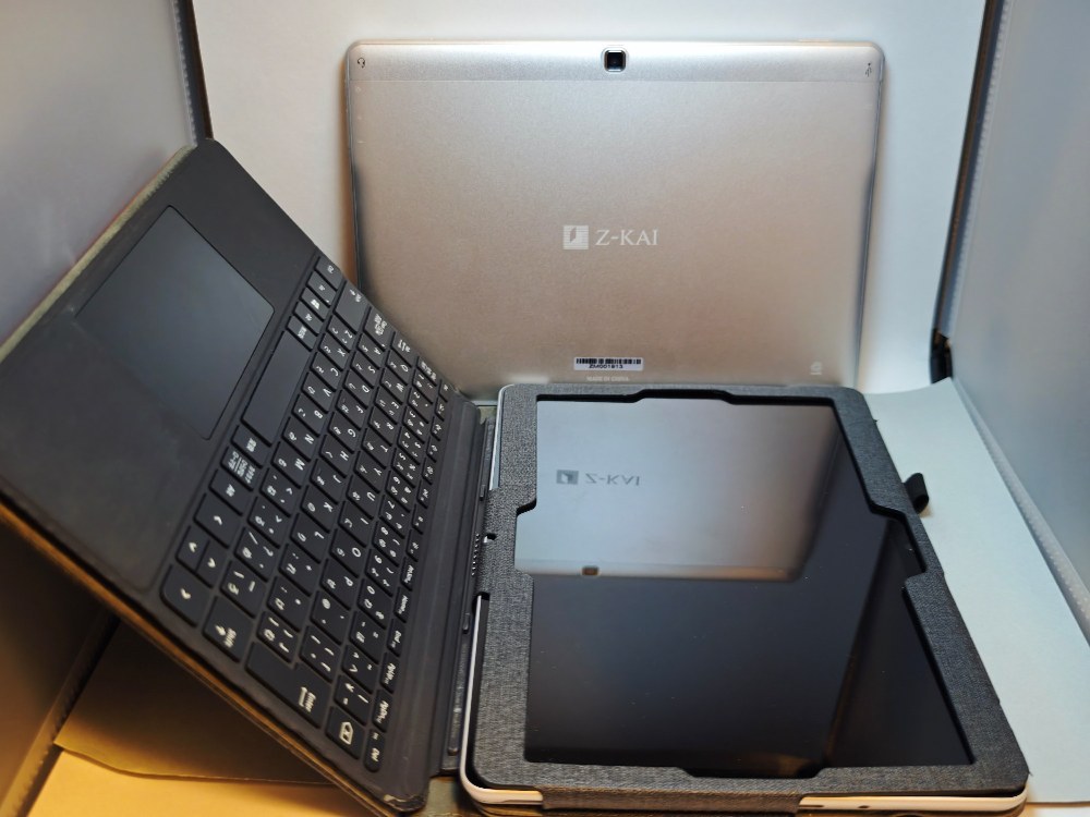 ケ―スにSurface Go2を入れてみる