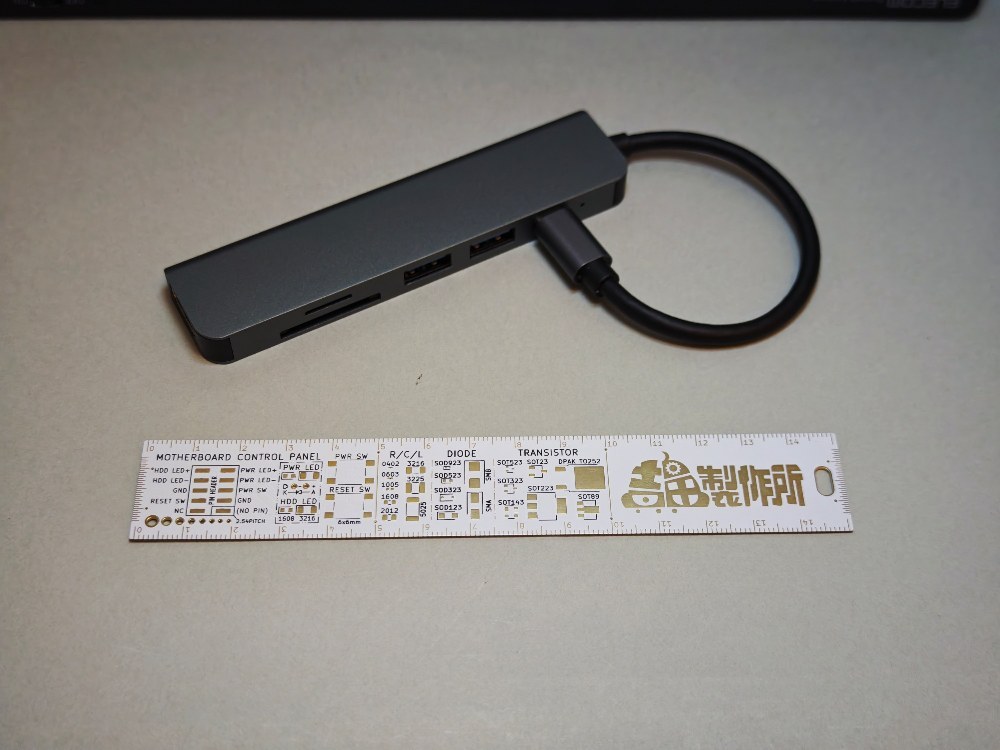 6 in 1 USB ハブ（USB typeC）
