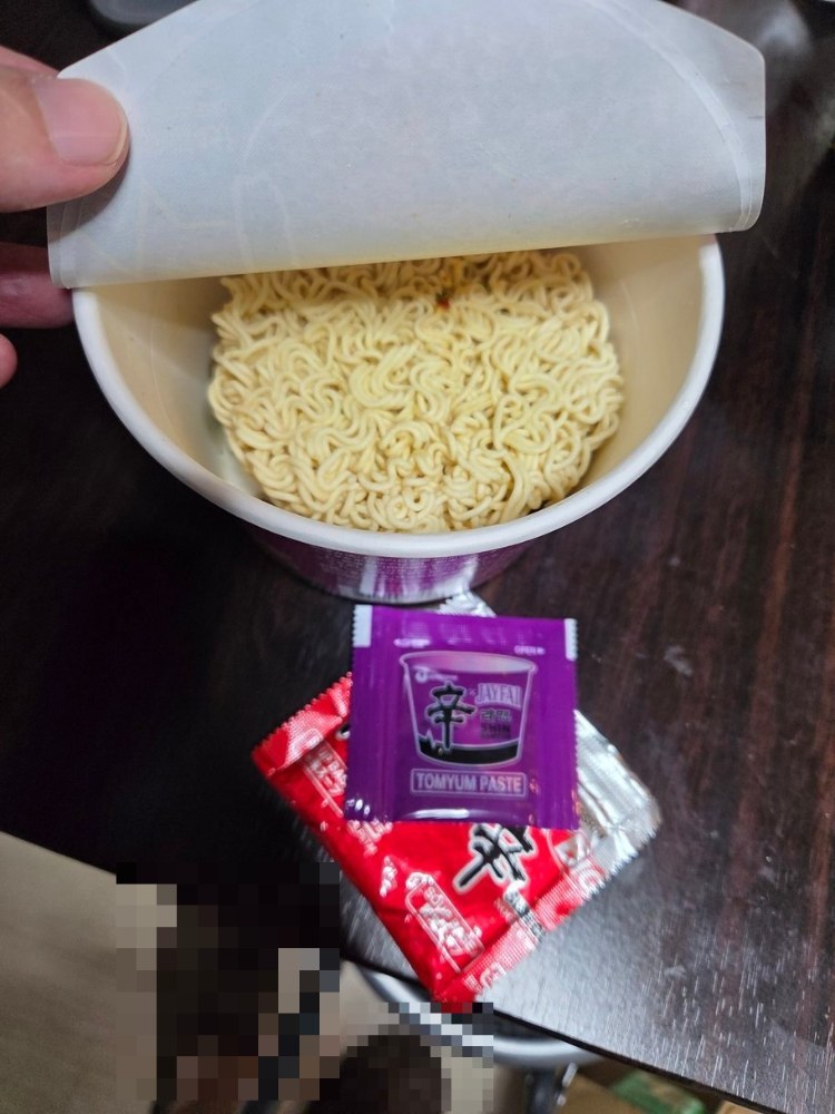 具は麺の下にありました。