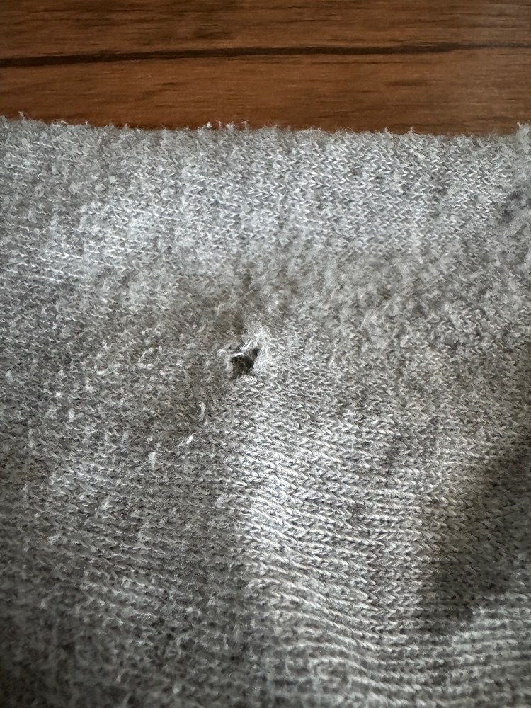 穴を空けてしまった靴下