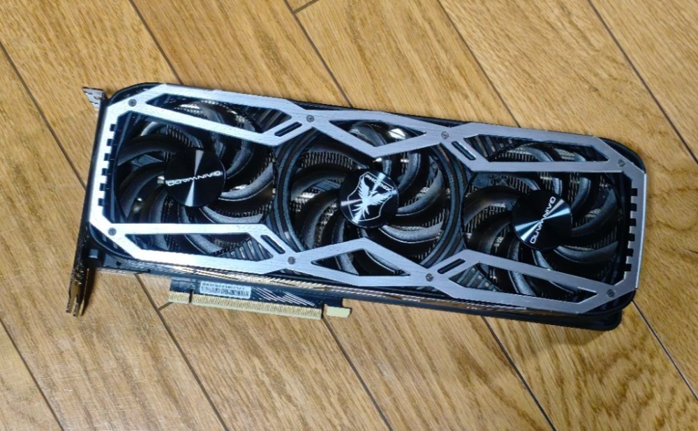 GPUはGAINWARDです