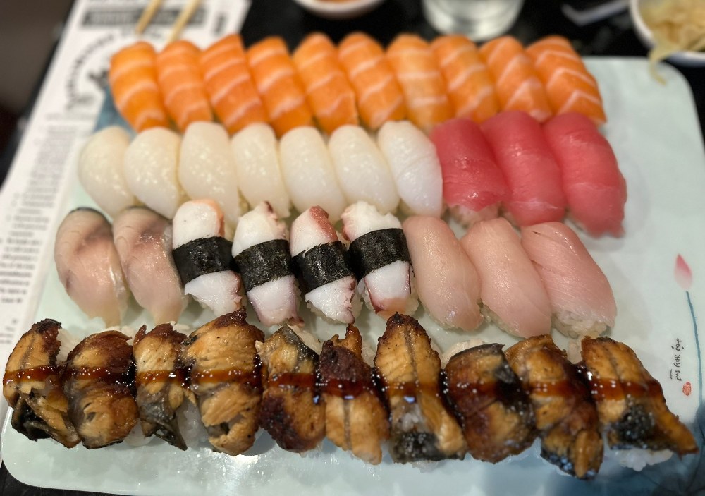 にぎりだね。食べ放題なので食べられるだけ頼めるよ