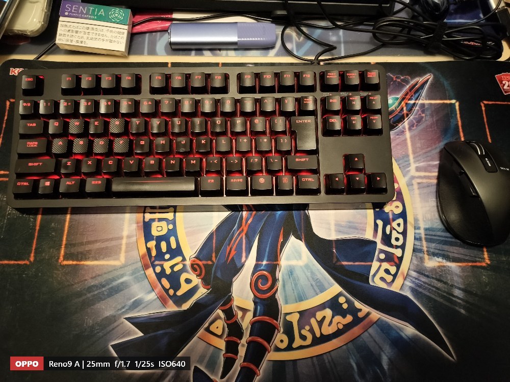 キーボードとマウスを配置
