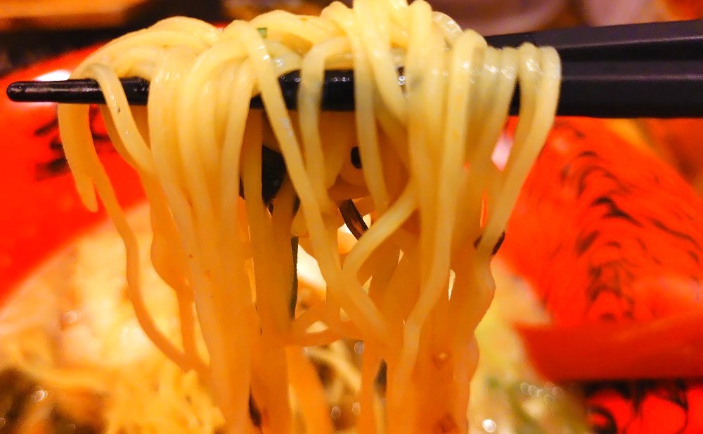 麺に絡む高菜