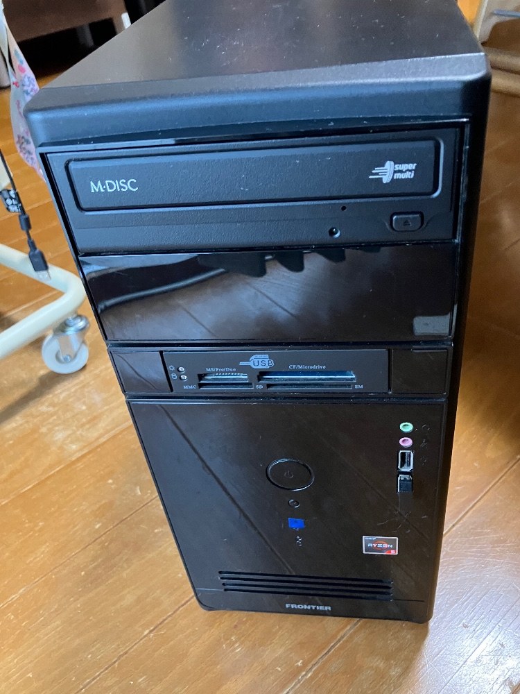 2012年からのPCケース。SDカード直挿しが便利