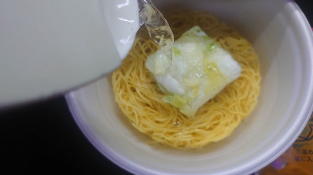 お湯をかける