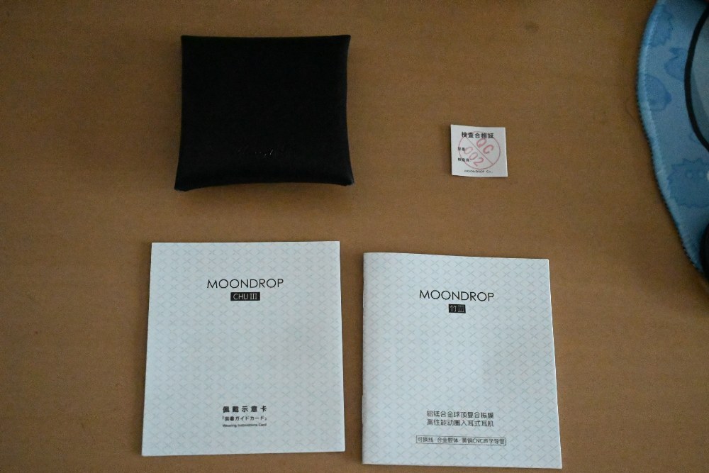 暗い部屋で撮影したからノイズが多い、、、