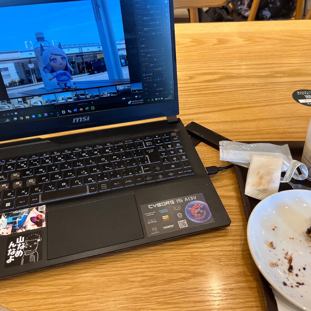 大学内の写真は使えるものがなかったのでスタバの時の写真で代用。