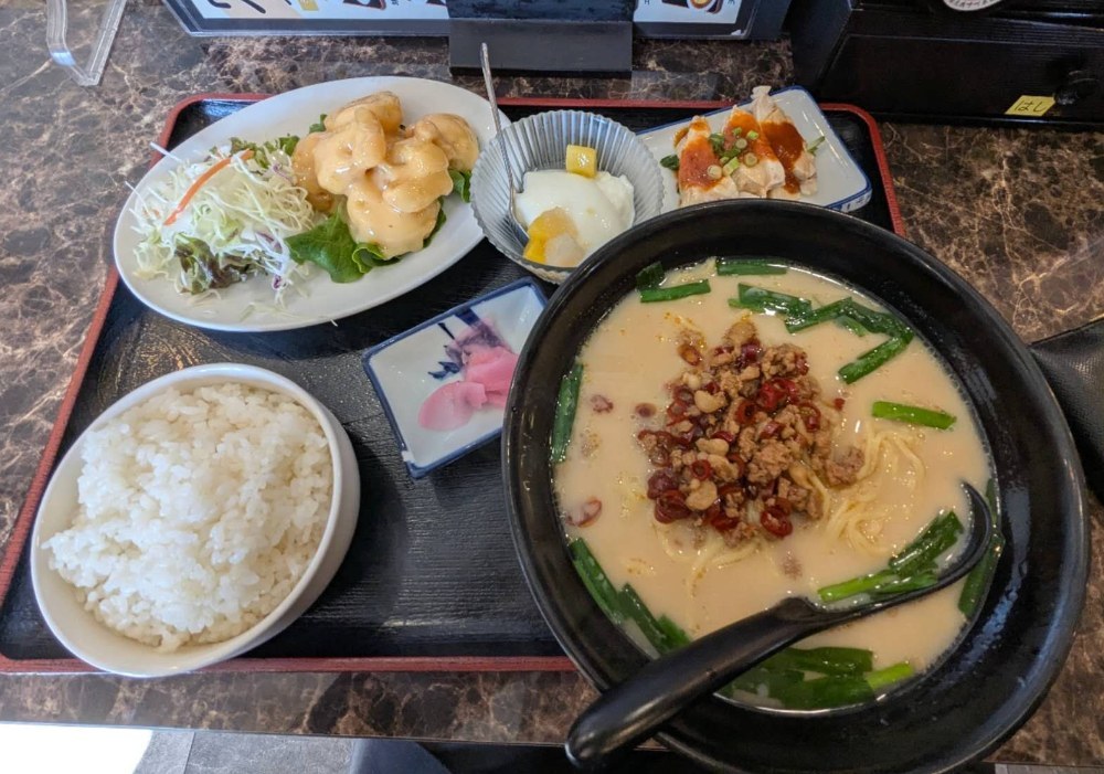 杏仁豆腐もつけました，美味しいです