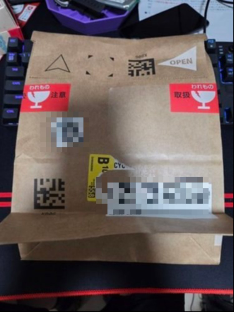 ワレモノだから箱で送ってほしかった。