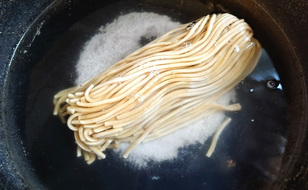 投入麺