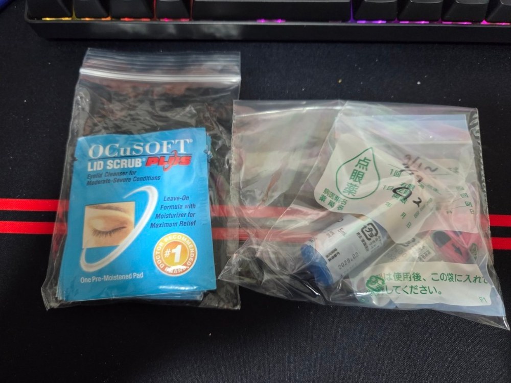 水色のはティーバッグではありません。専用ふきふきコットンだそうです。