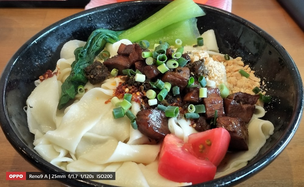 本題「𰻞𰻞麺」