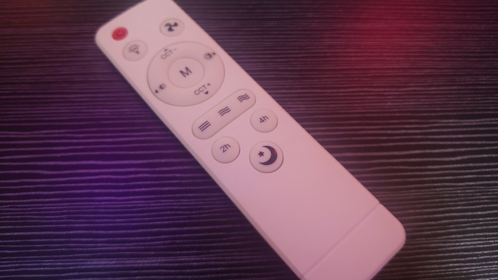 リモコン、こいつも他の中華製品（LEDテープ等）と干渉するので厄介ｗ