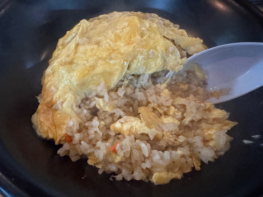 卵の色味が変わっていますが、実際は黄色です。