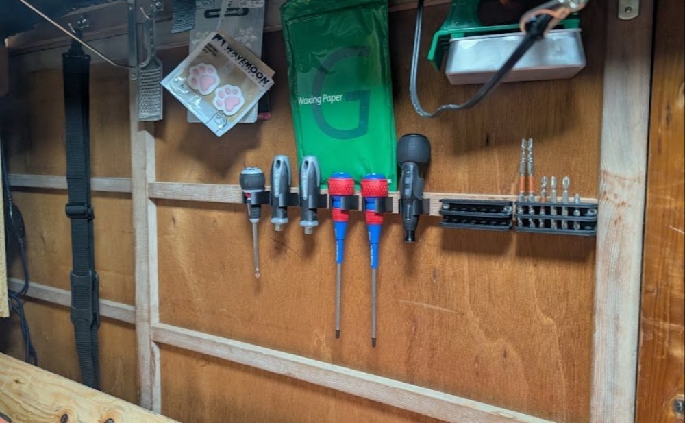 倉庫の工具挿し