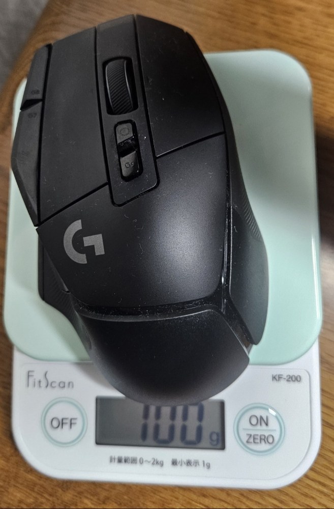 この大きさで100gよバッテリー内蔵なのに…