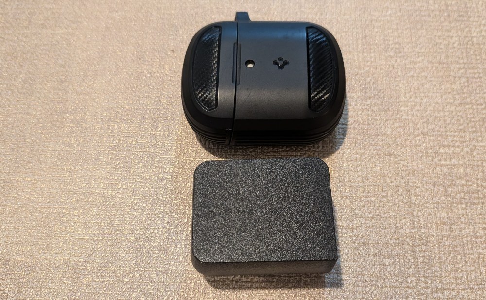 手持ちのワイヤレスイヤホン（Pixel Buds）より小さい！