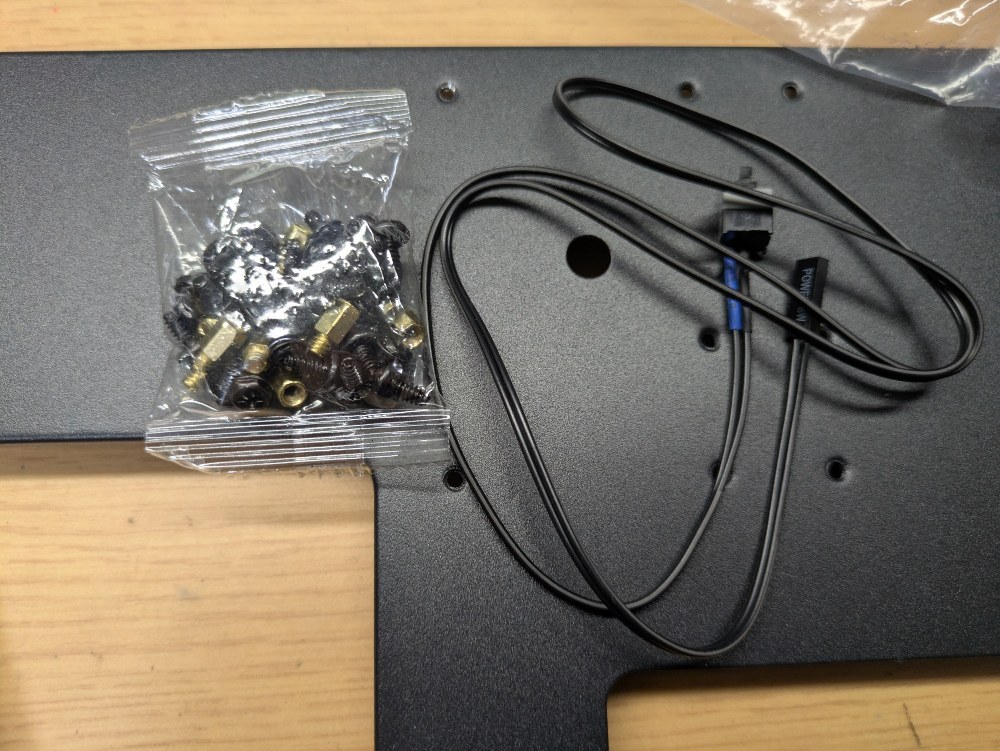 ねじと電源ボタン
