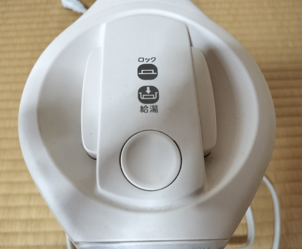 真ん中のボタンでロックできます
