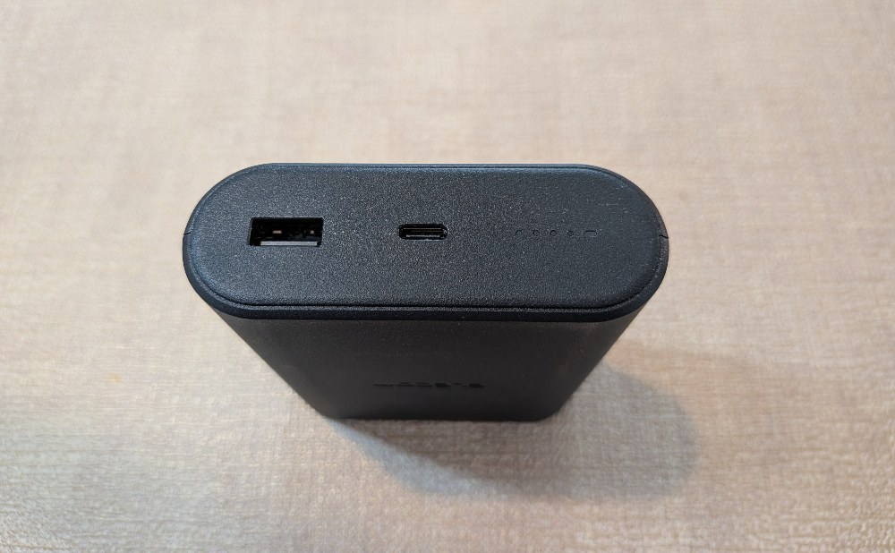 USB-C（入出力両用）、USB-A（出力専用）端子