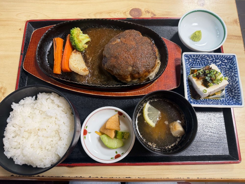 あか牛ハンバーグ定食