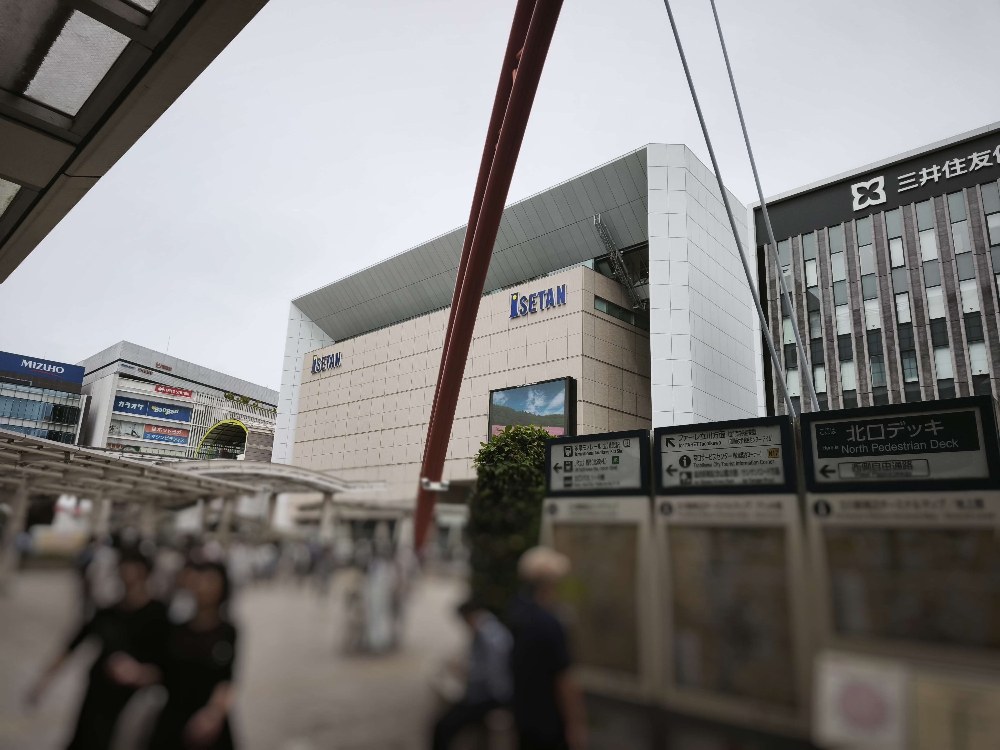 立川駅前,「有り余る土地を利用してモノレール」なんて言われてたけど,よくよく考えたら土地があれば路面電車とか作りそう