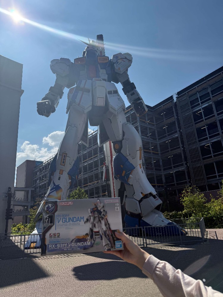νガンダム像とガンプラ