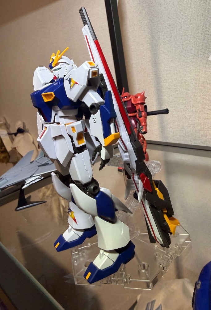 後ろの武器もかっちょいい