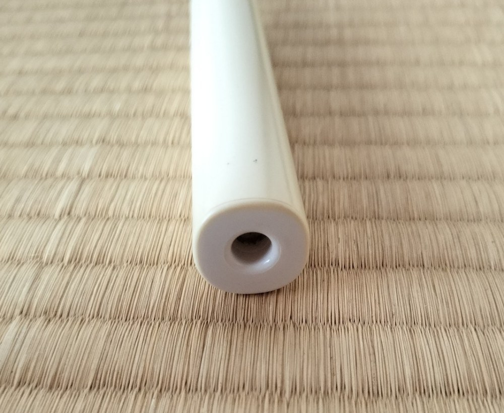本体下から。こちらも電極はありません。